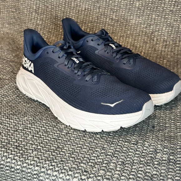 Hoka Arahi 7 Navy Blue and White Lightweight Running Shoes - Picture 2 of 9